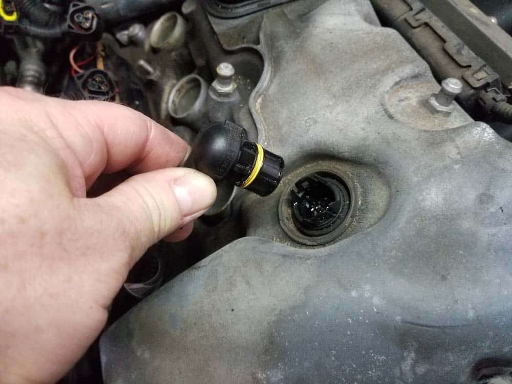 BMW E60 valve cover repair - disconnect eccentric valve sensor