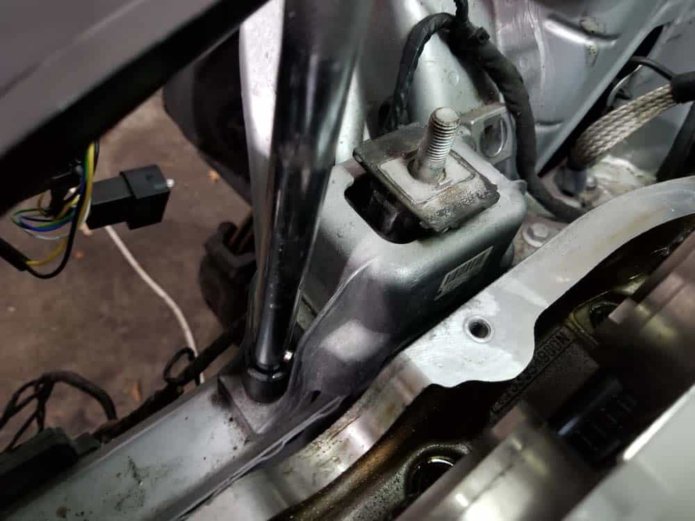 MINI R56 engine mount replacement - remove engine mount bolts