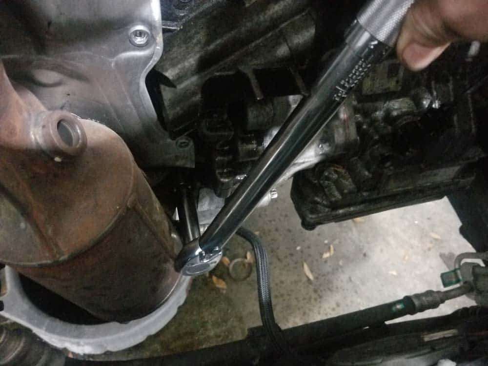 MINI R56 oil filter housing leak repair - torque lower manifold mounting bolts