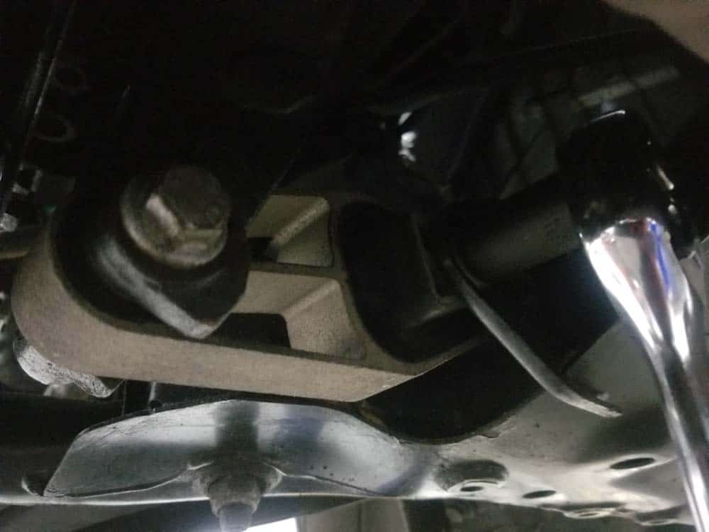 MINI R56 engine mount replacement - remove rear mounting bolt