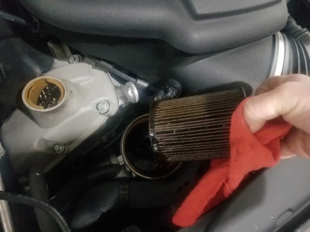 BMW E90 M3 oil change - remove oil filter