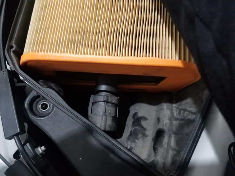 BMW E90 M3 air filter replacement - pulling the air filter will compress the spring behind it