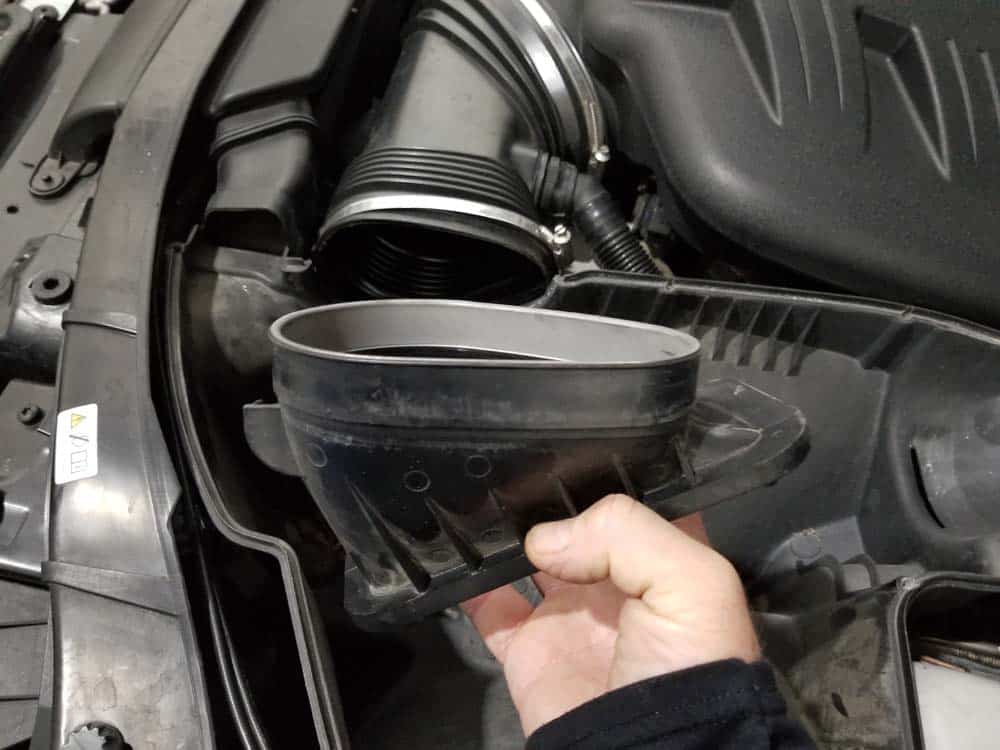 BMW E90 M3 tune up - remove the boot adapter