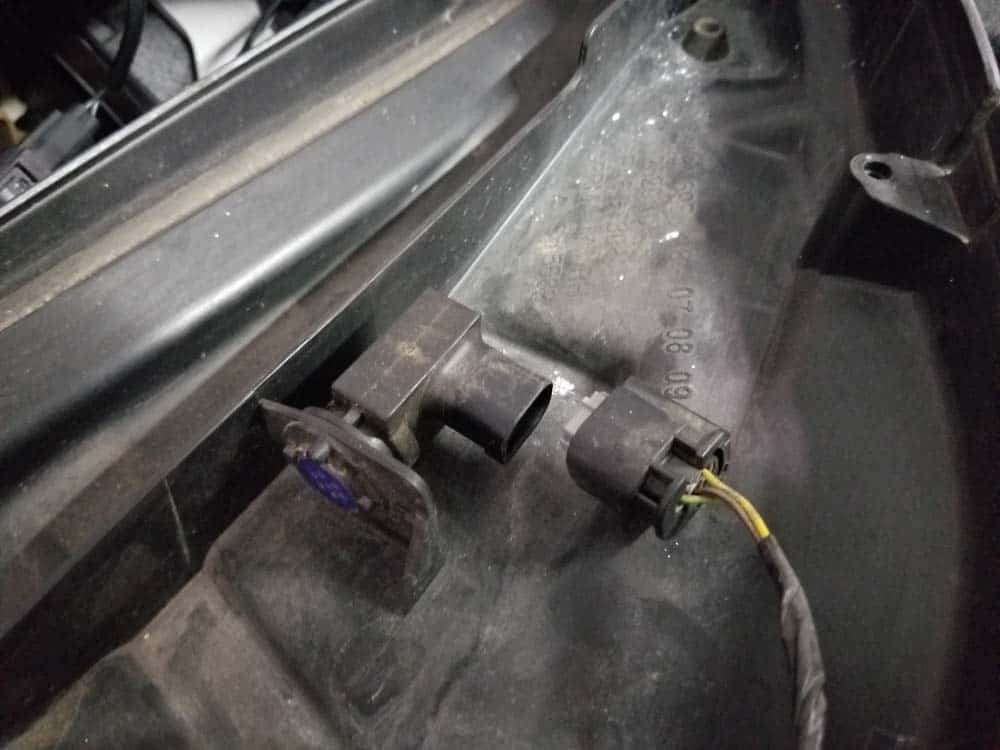 BMW E90 M3 tune up - Unplug the AUC sensor on right side of cabin filter housing