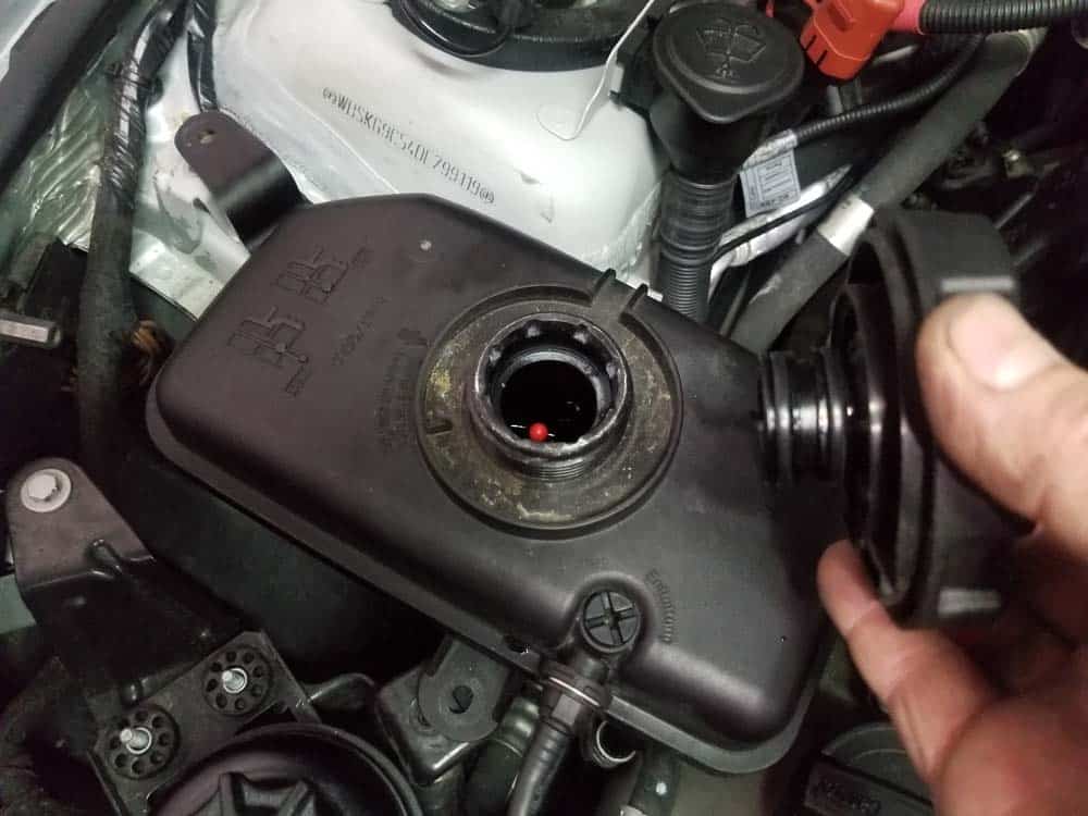 BMW E90 M3 tune up - check the coolant level