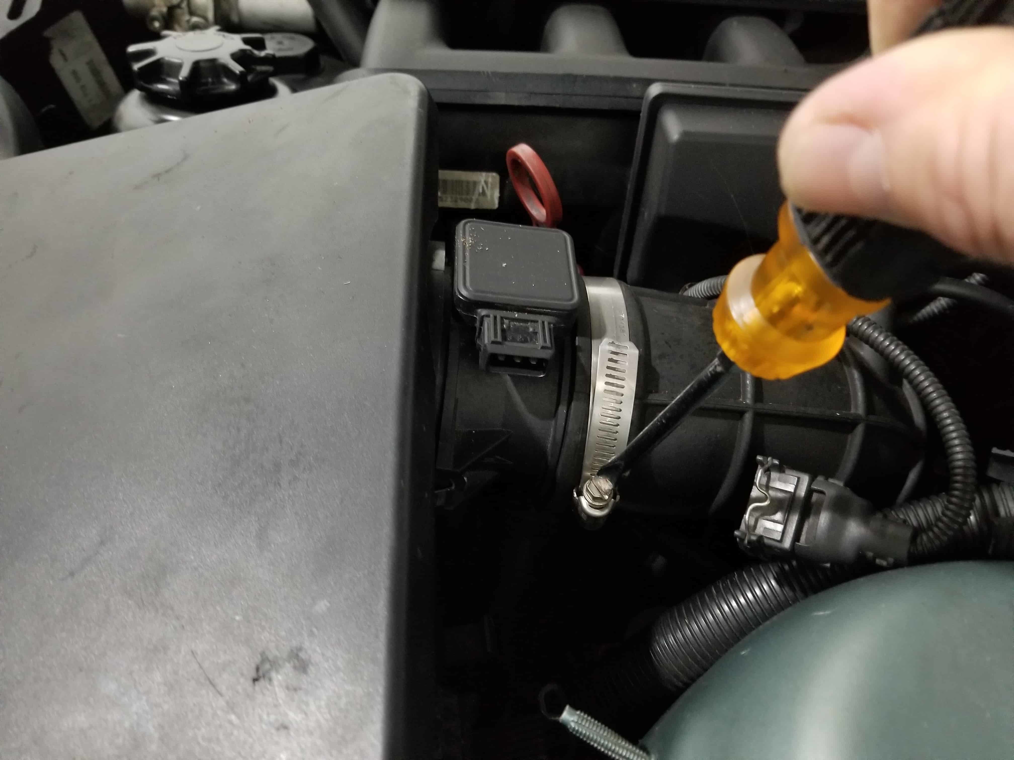 BMW E46 thermostat - loosen the intake boot clamp