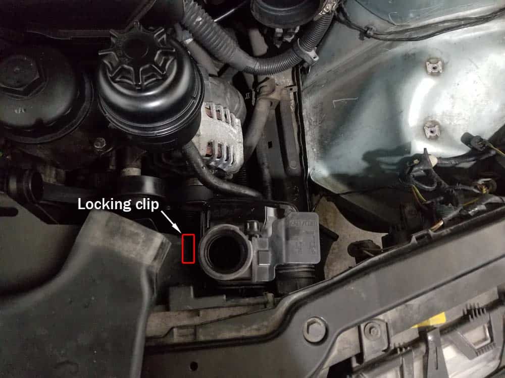 bmw e46 coolant expansion tank - location of bottom locking clip