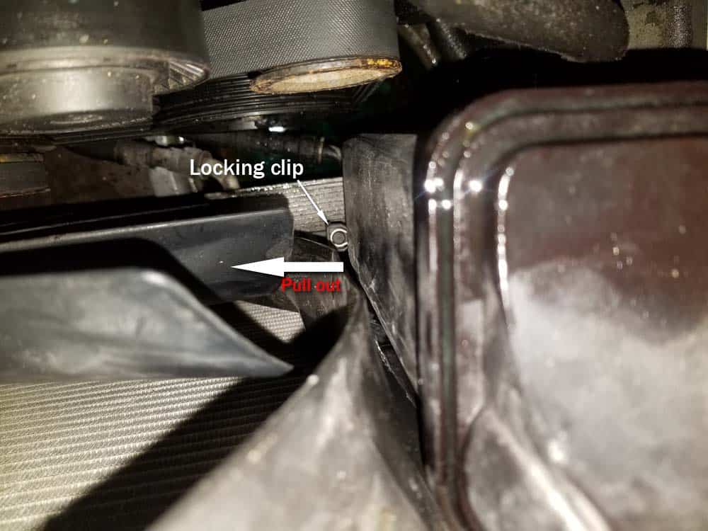 bmw e46 coolant expansion tank - pull the locking clip out to release the tank