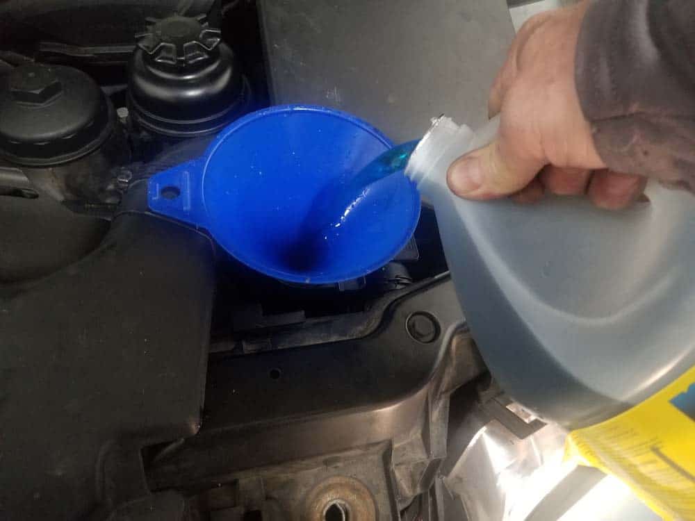 bmw e46 coolant expansion tank - fill the expansion tank