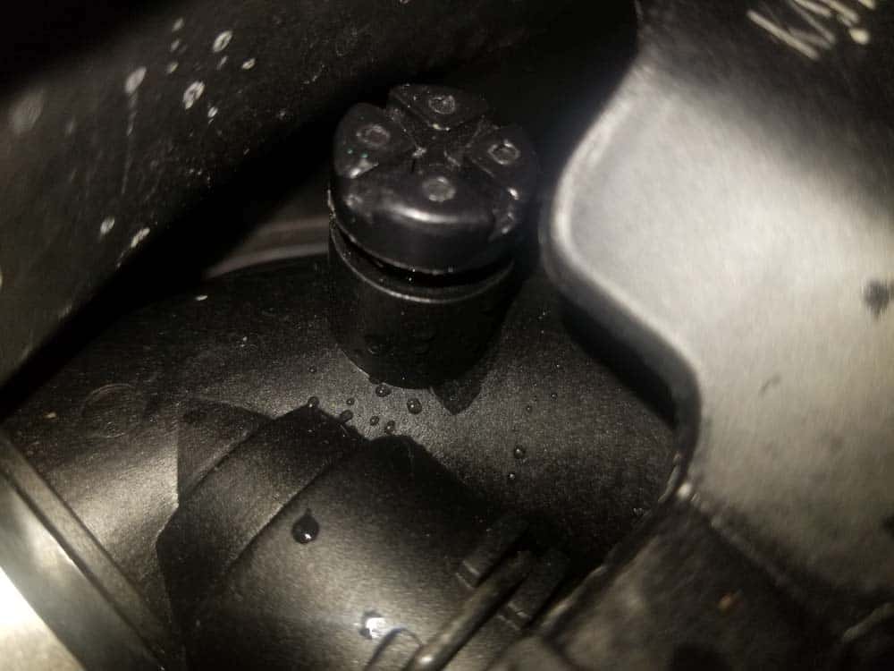bmw e46 coolant expansion tank - fill system until it flows out of bleeder screw