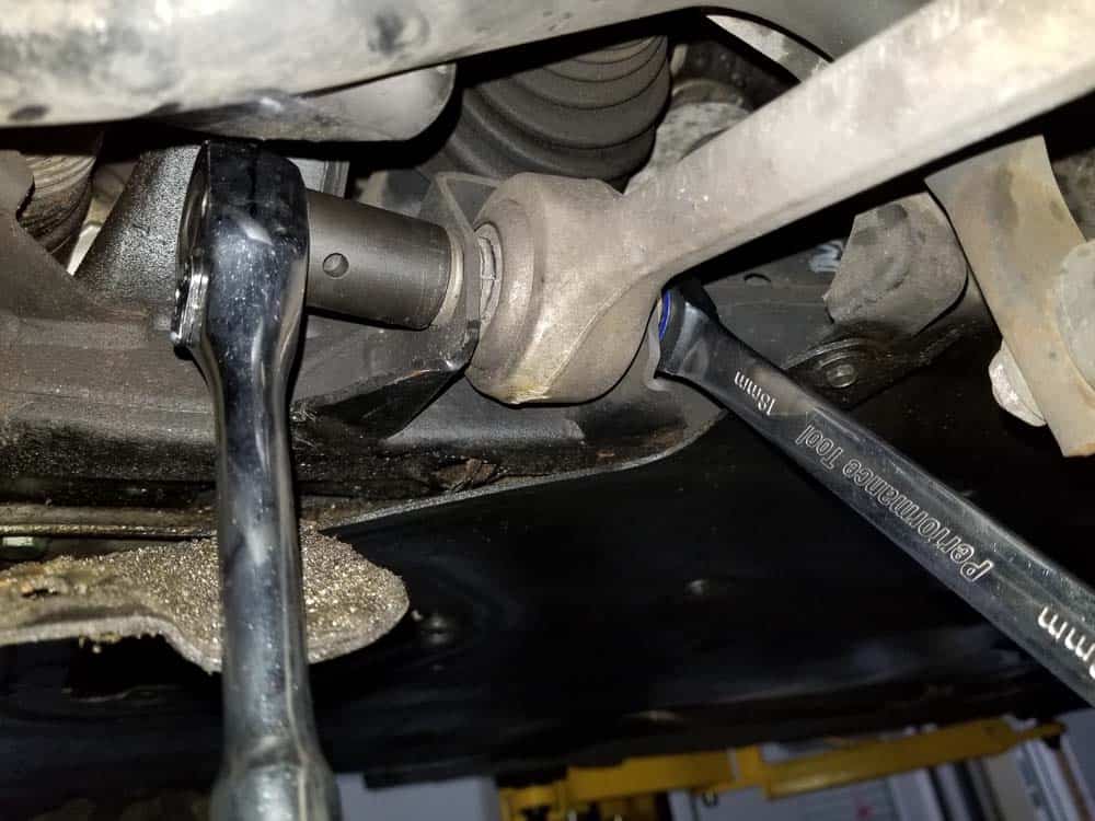BMW E60 xDrive front control arms - remove the lower control arm mounting bolt