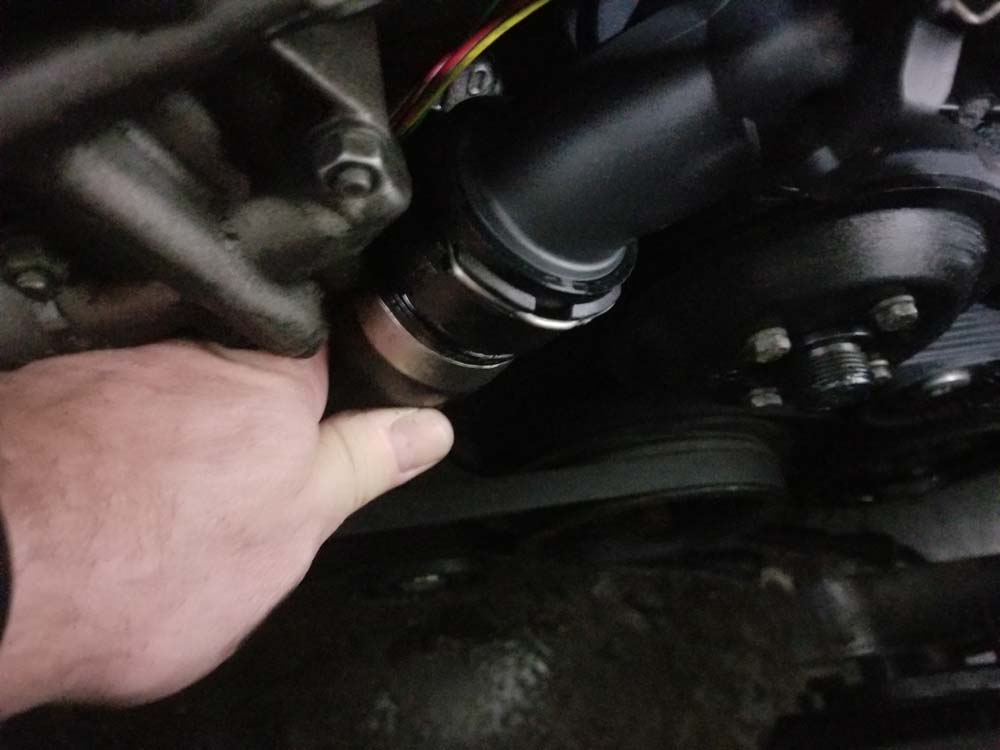 bmw e46 thermostat - mount lower radiator hose on thermostat until it clicks into place