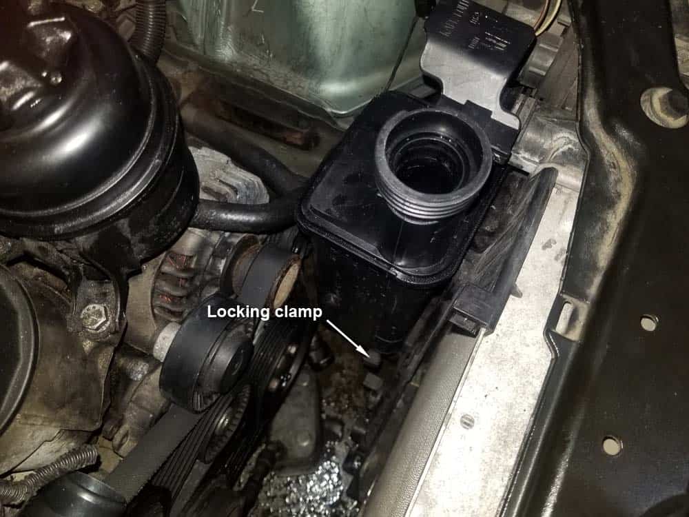 bmw e46 radiator - release the expansion tank locking clamp
