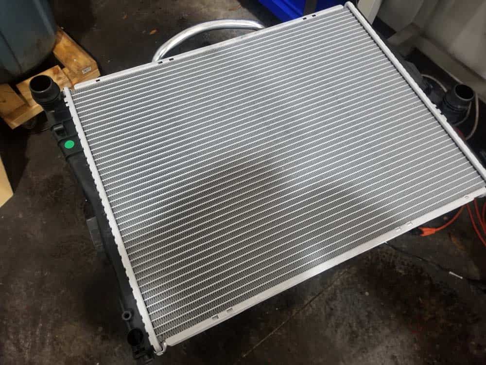 bmw e46 radiator - unpack the new radiator and double check the part number