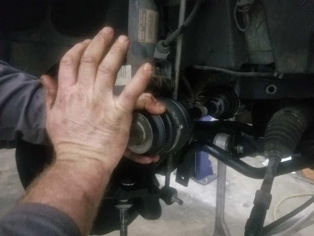 bmw e60 front axle shaft - Strike the end of the axle shaft several times with the palm of your hand to snap the locking clip into the differential.