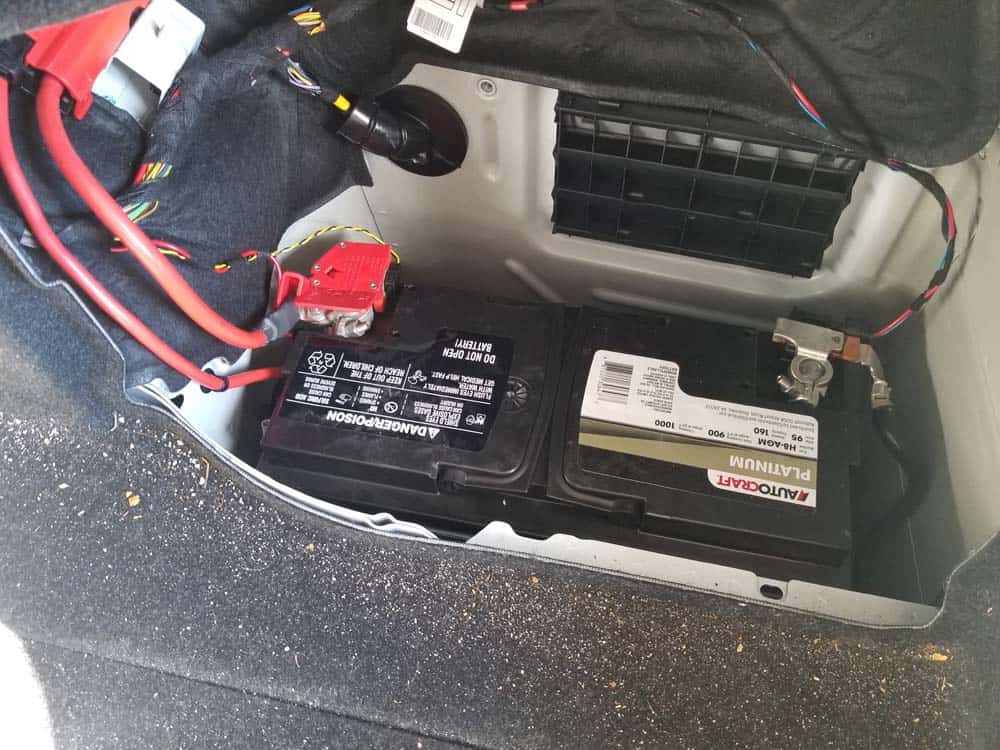 BMW F30 battery replacement - Install the new battery following the above steps in reverse
