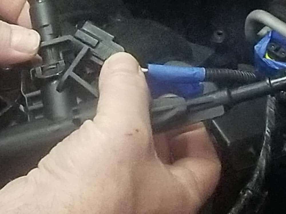 MINI R56 fuel injectors - Reinstall the electrical connections. Make sure to hear them 