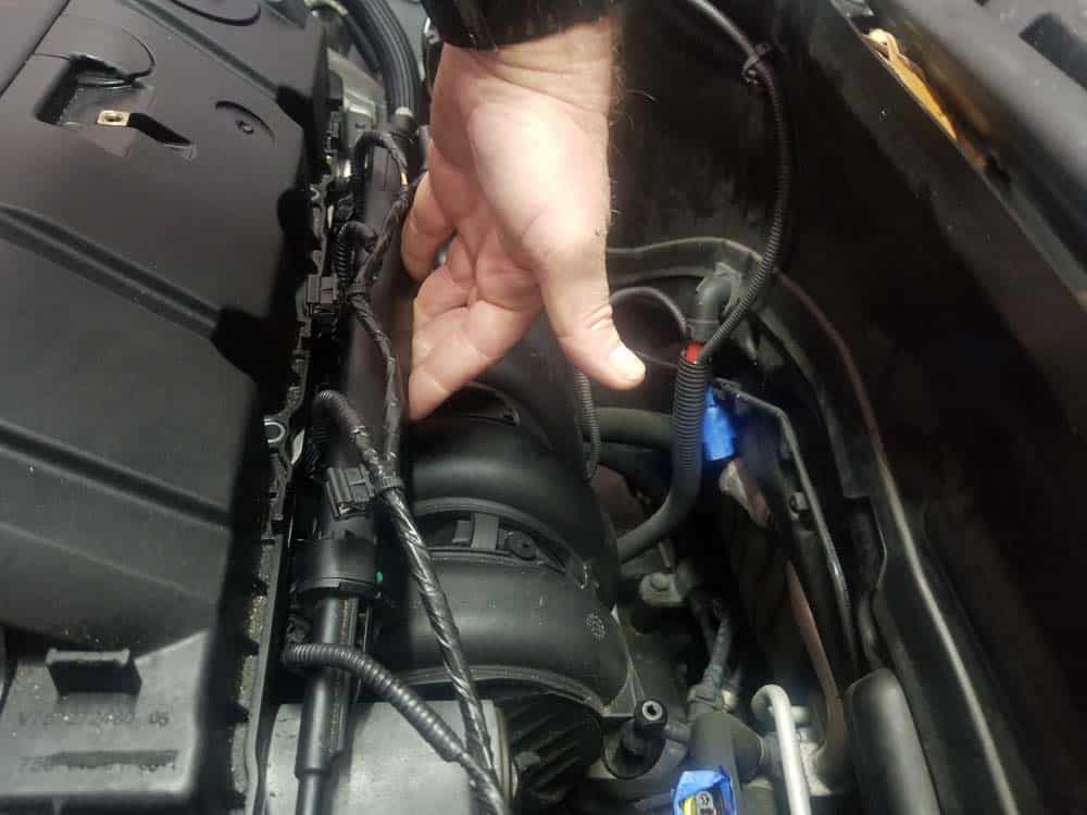 MINI R56 intake gasket repair - Tilt the fuel rail forward if you are having problems getting the injectors in.