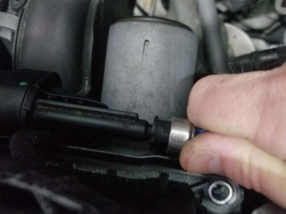 MINI R56 intake gasket repair - Reinstall the fuel line
