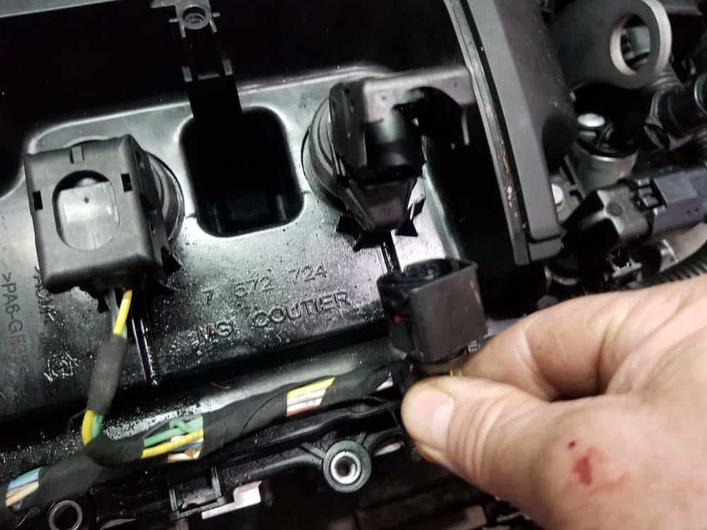 MINI R56 Tune Up - Pull the socket free from the coil.