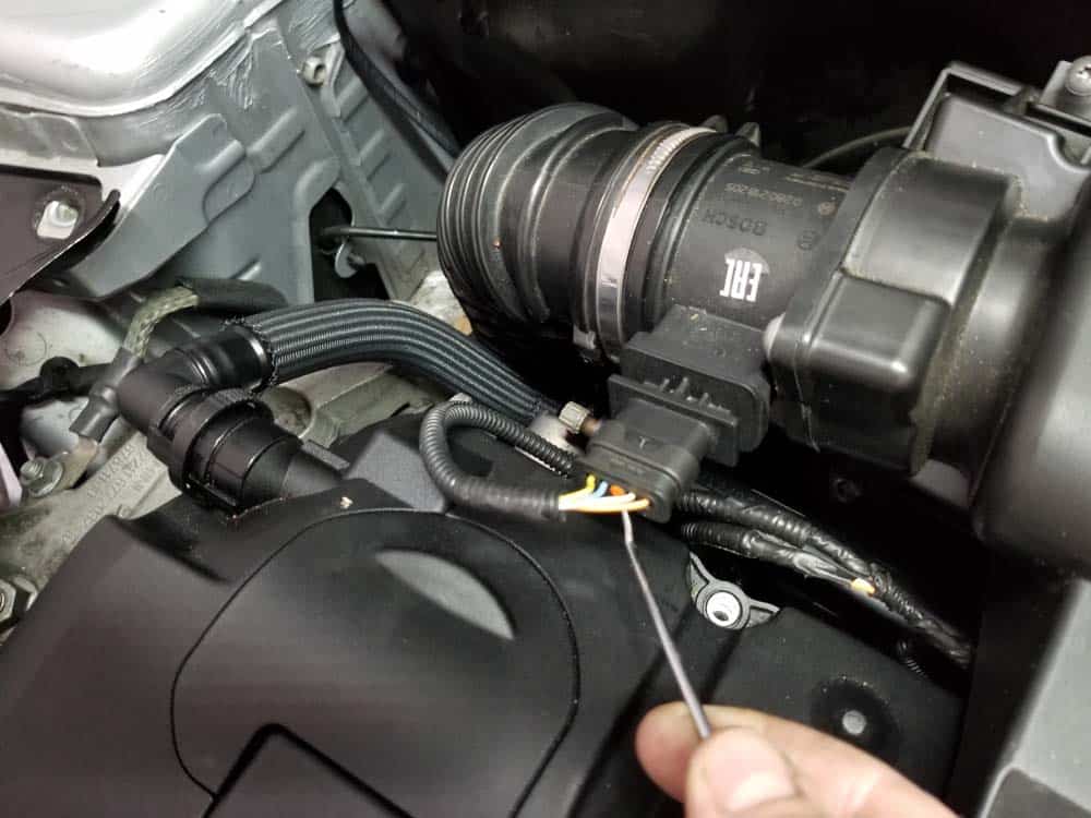 MINI R56 fuel injectors - Unclip the MAF sensor connection. Its a little tricky...use a metal pick to release it if necessary.