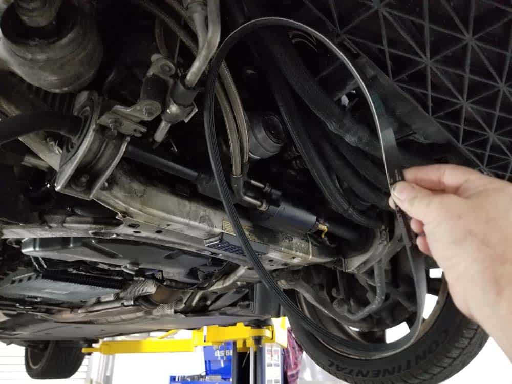 bmw E63 pulley replacement - Remove the AC belt from the vehicle