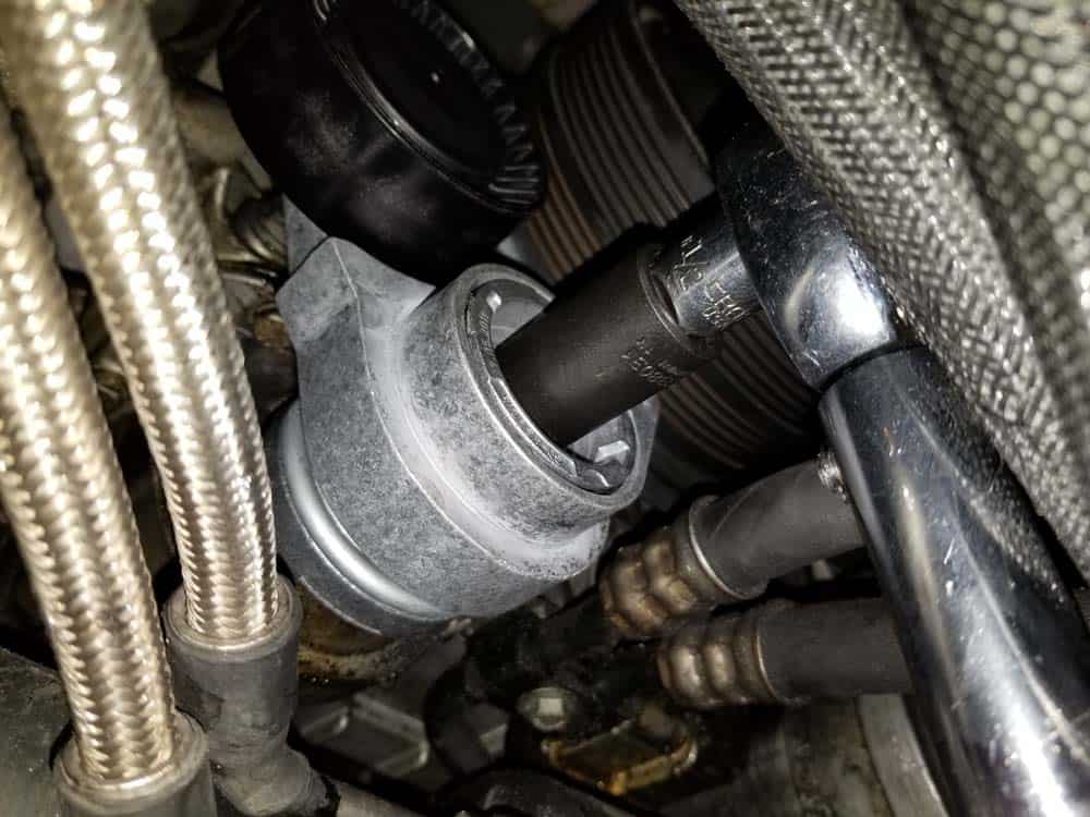 bmw E63 pulley replacement - Use a 16mm socket wrench to remove the AC belt tensioner.
