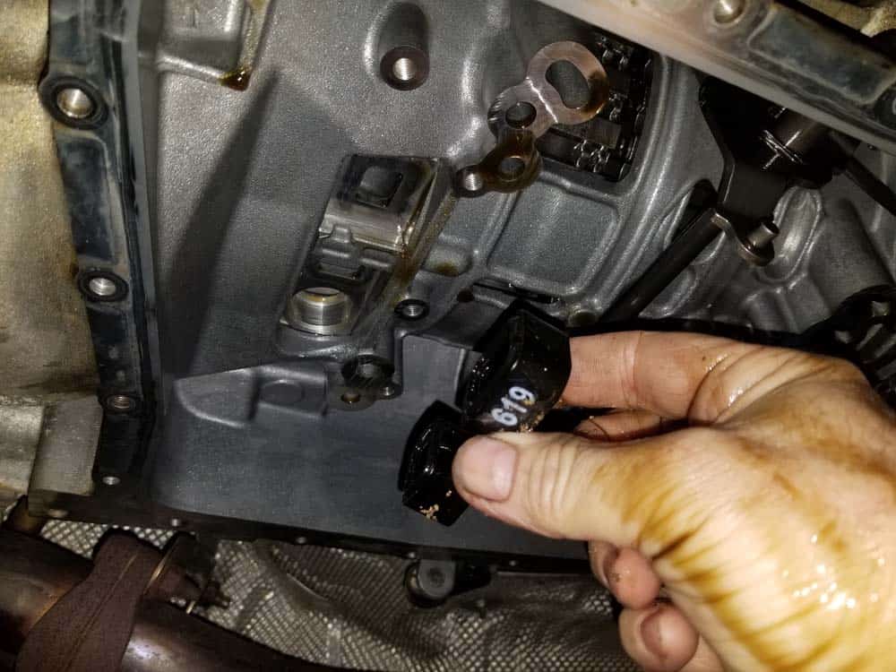 BMW mechatronics sealing sleeve and adapter replacement - Remove the valve body adapter from the transmission