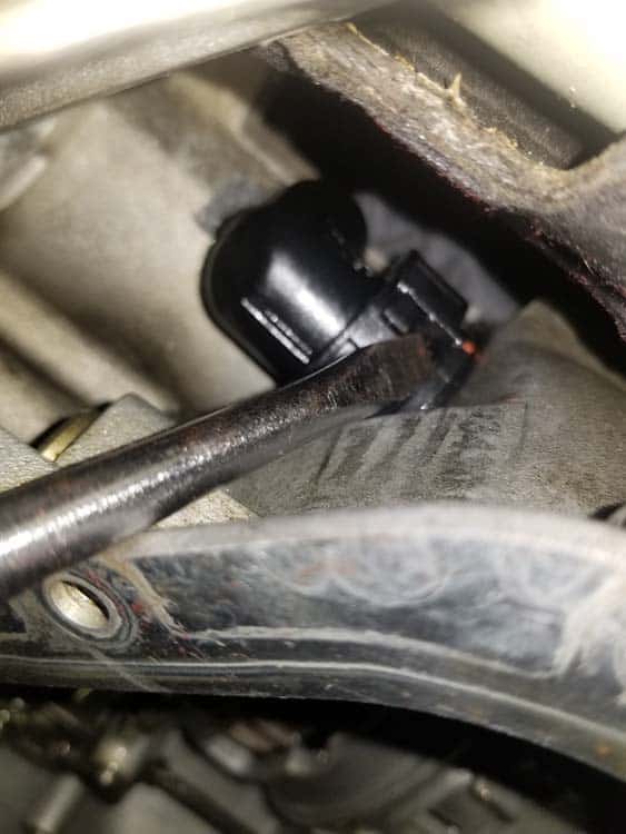 BMW mechatronics sealing sleeve and adapter replacement - Use a flat blade screwdriver to loosen the connection if necessary.