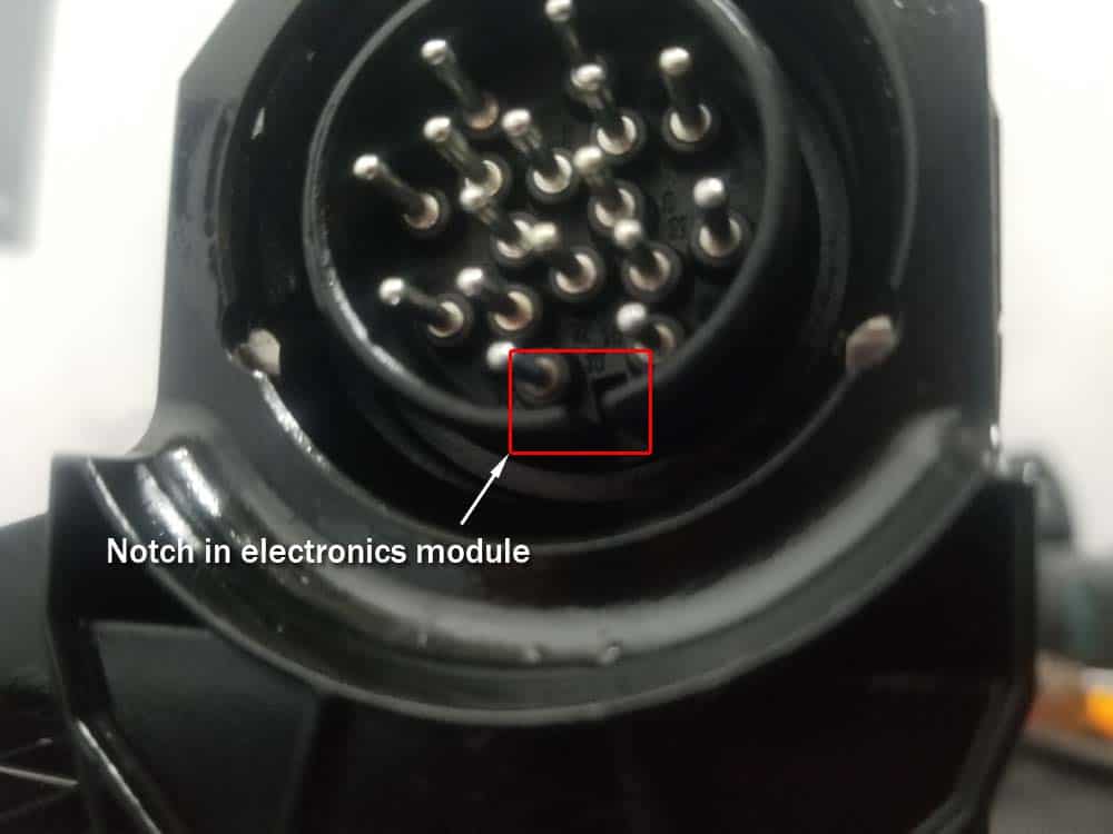 BMW mechatronics sealing sleeve and adapter replacement - Notch in electronics module