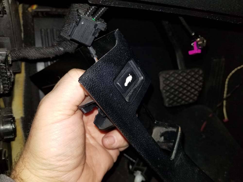 bmw footwell module - Unplug the trunk release button