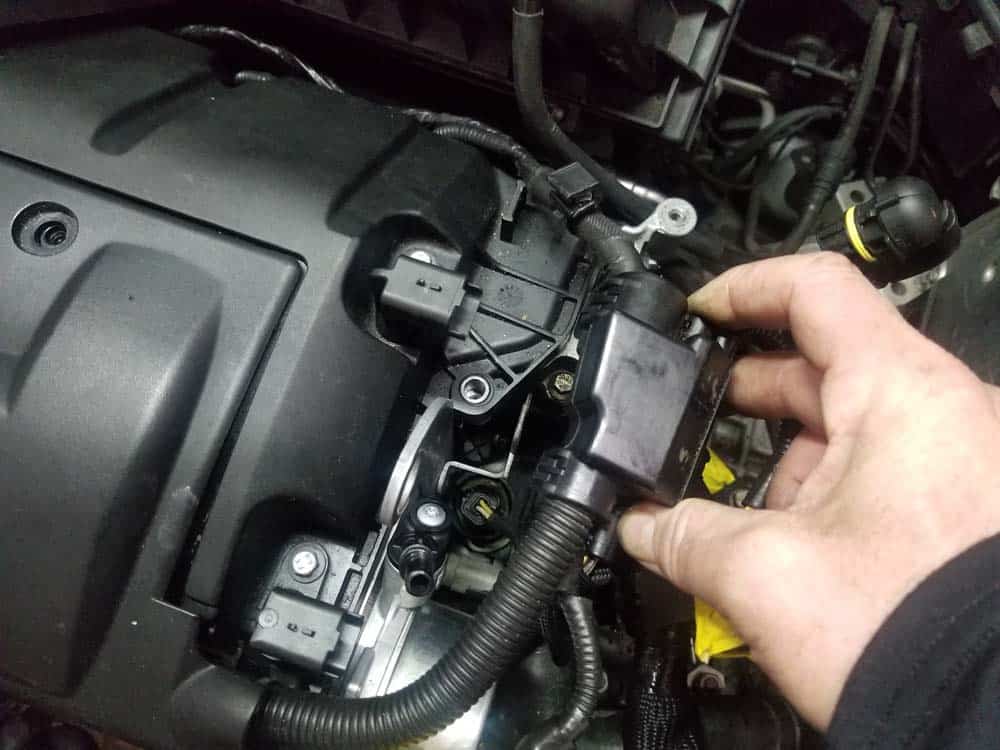 MINI R56 coolant temperature sensor - Lift the wiring harness off of the thermostat