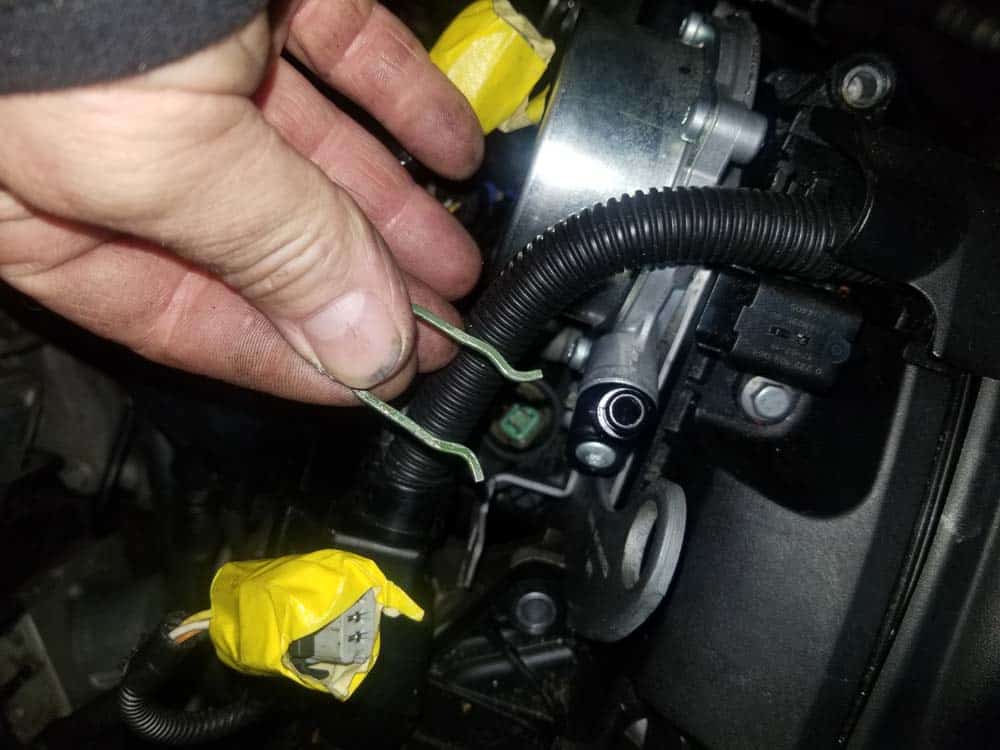Be careful not to drop the locking clip into the engine