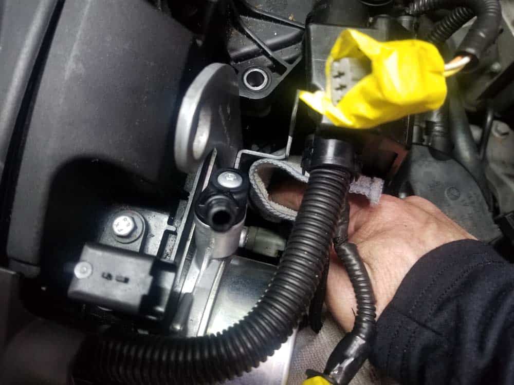 MINI R56 coolant temperature sensor - Clean out the sensor's mounting opening with a clean rag and CRC Brakleen.