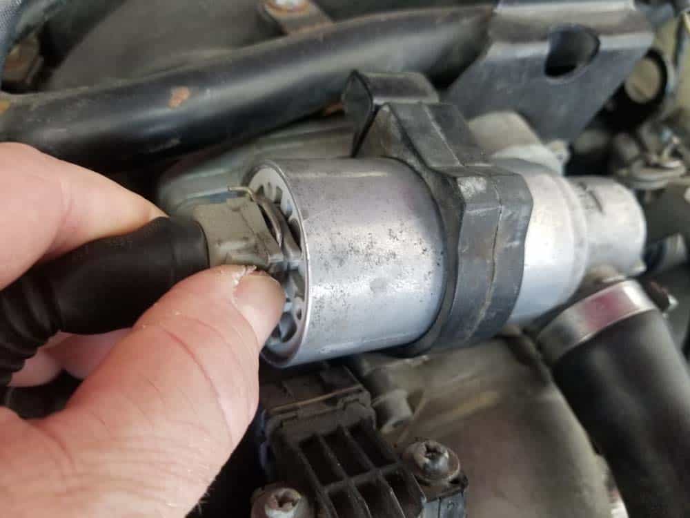 bmw m60 pcv valve replacement - Disconnect the idle control valve