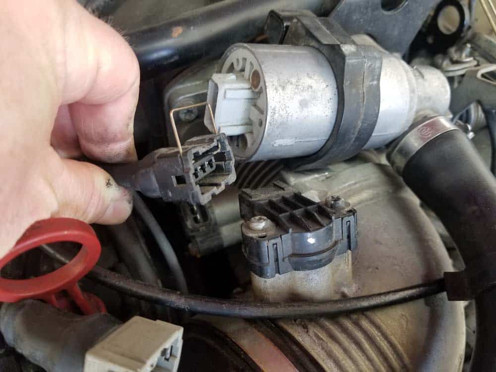 bmw m60 throttle body gasket replacement - Disconnect the mass air flow sensor.