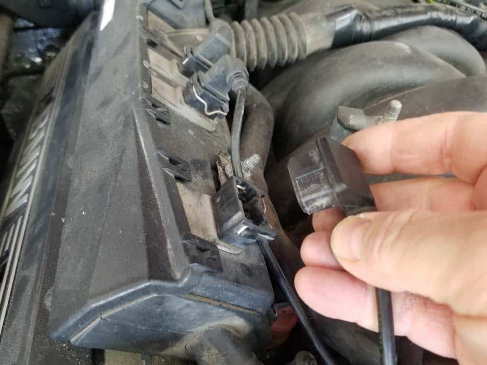 bmw m60 intake temperature sensor - disconnect the 1st wiring harness plug.