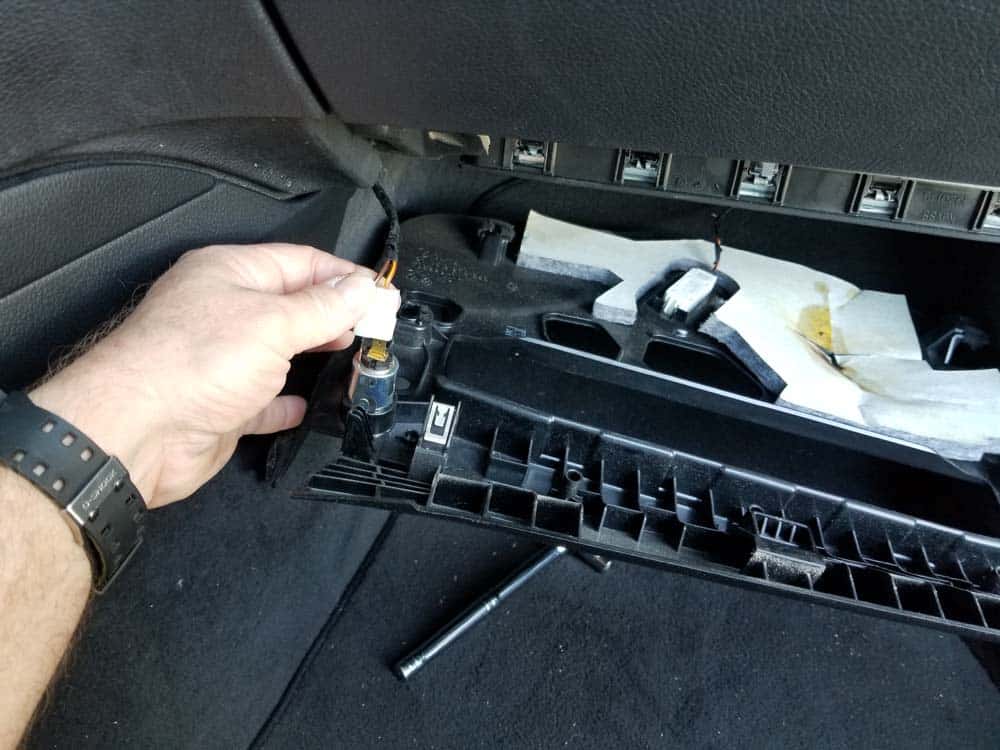 bmw f3x cabin filter - Disconnect the power accessory outlet