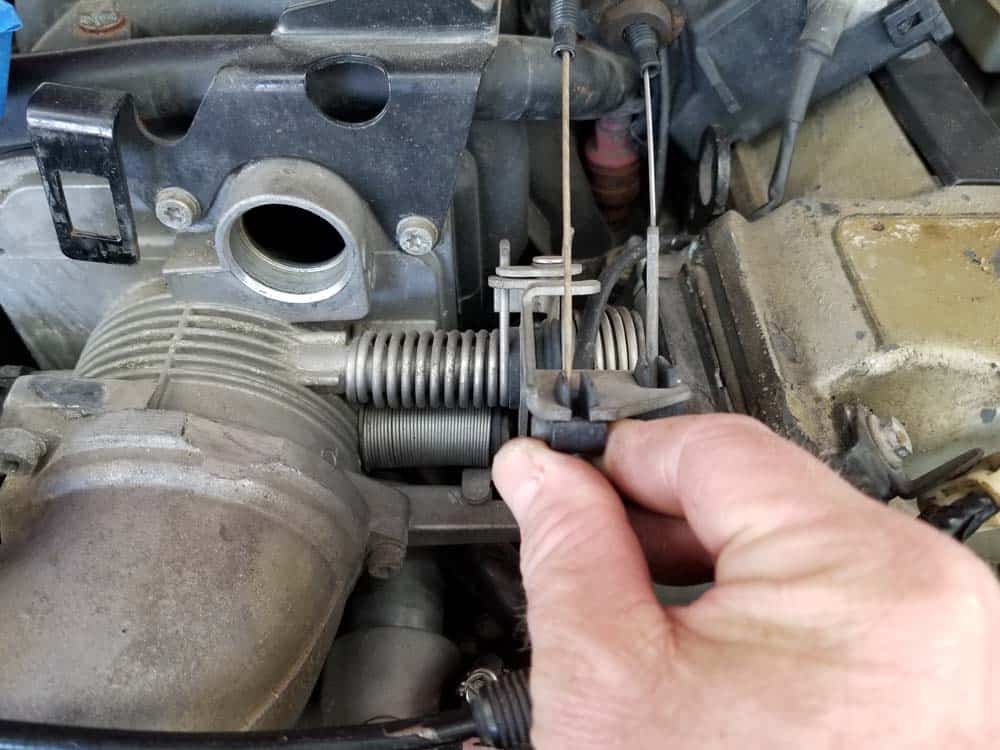 bmw M60 throttle body gasket replacement - Disconnect the throttle cable