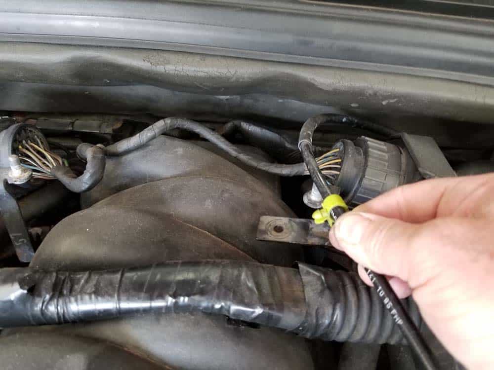 bmw m60 pcv valve replacement - Disconnect the throttle cable from the cover bracket