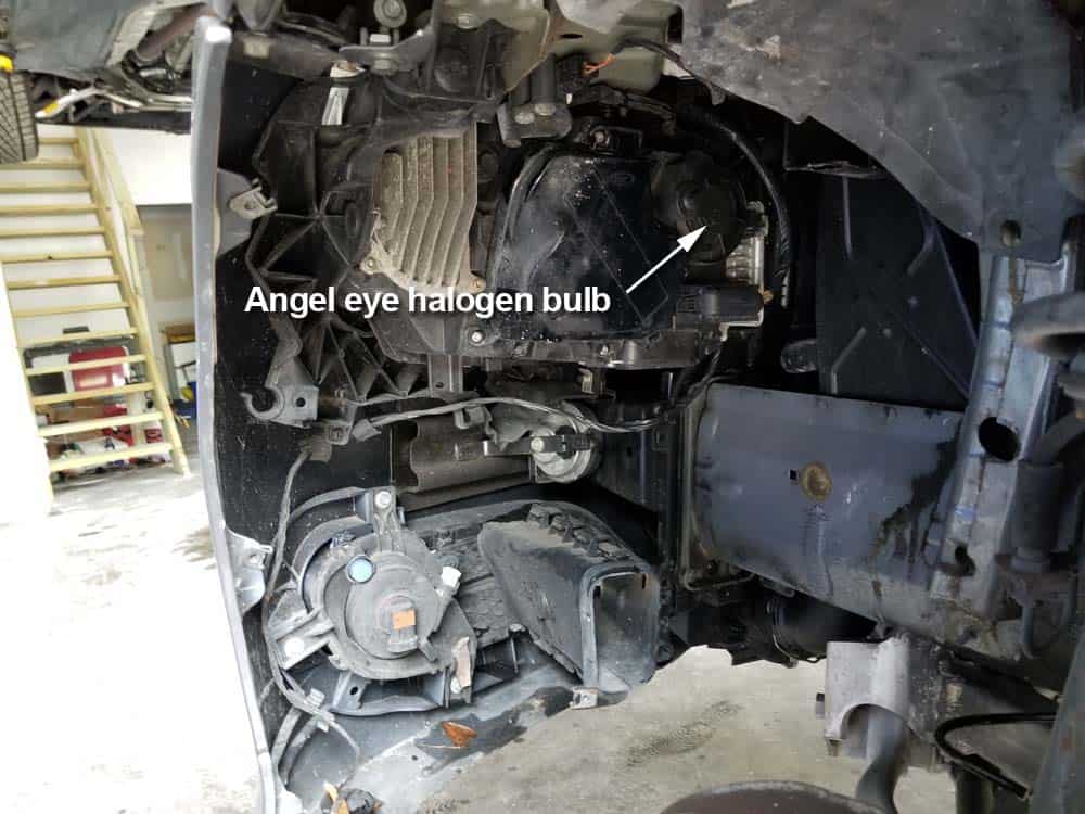 bmw e90 angel eye bulb replacement - The angel eye bulb can now be easily accessed from the fender well.