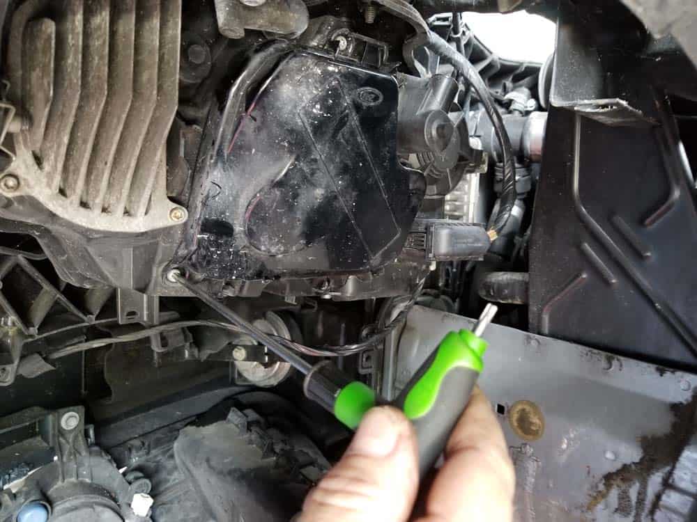 bmw e90 xenon headlight bulb replacement - Remove the four T20 screws anchoring the xenon bulb cover.