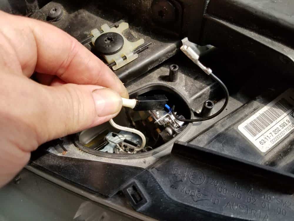 bmw e90 cornering light replacement - The male disconnect plug
