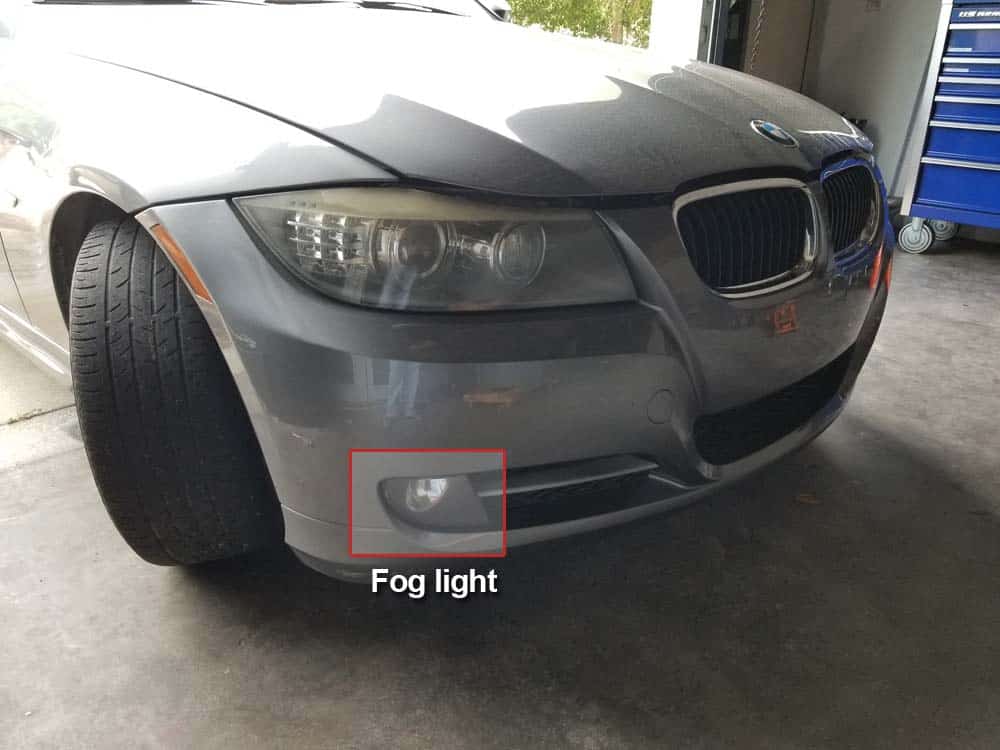 bmw e90 fog light bulb replacement - Fog light location