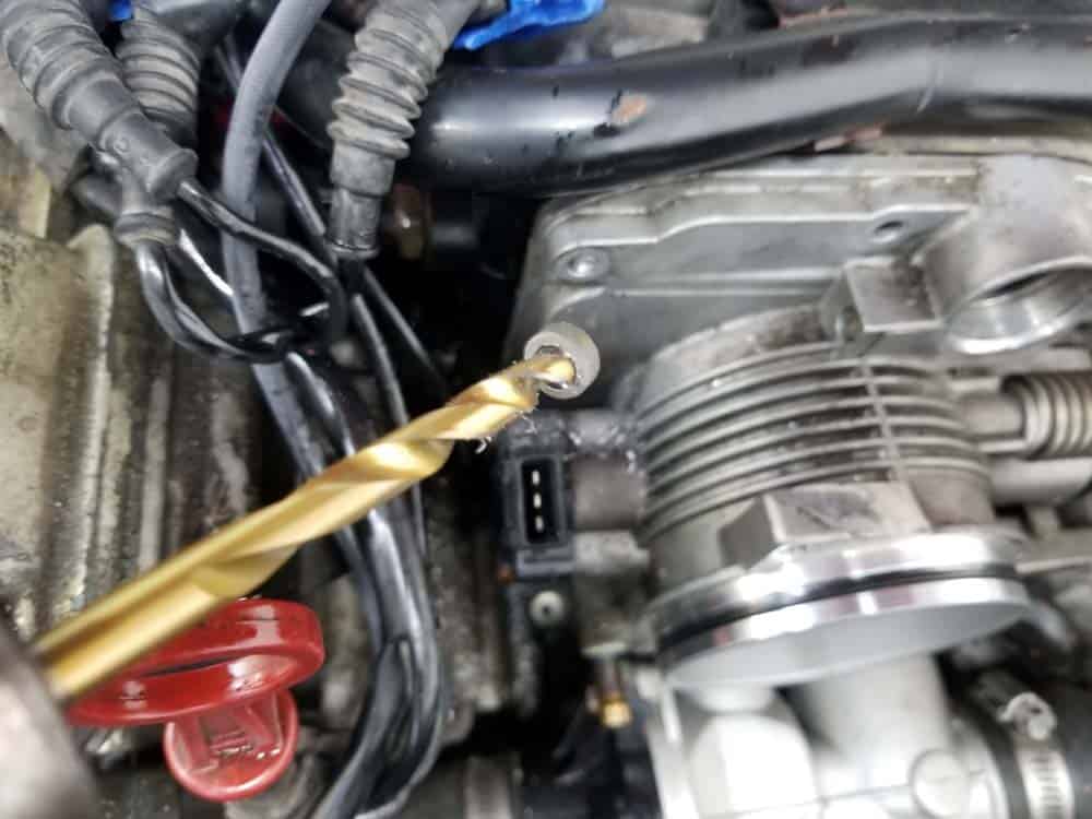 bmw M60 throttle body gasket replacement - Head snapped off of stripped bolt