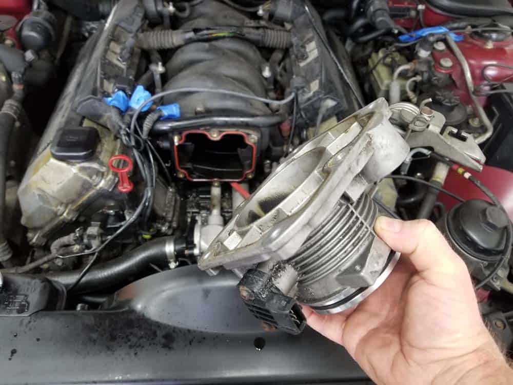bmw M60 throttle body gasket replacement - Remove the throttle body from the intake manifold.