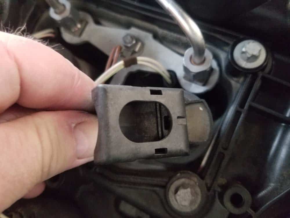 bmw f30 spark plug replacement - Make sure the ignition coil plug is pushed firmly into place