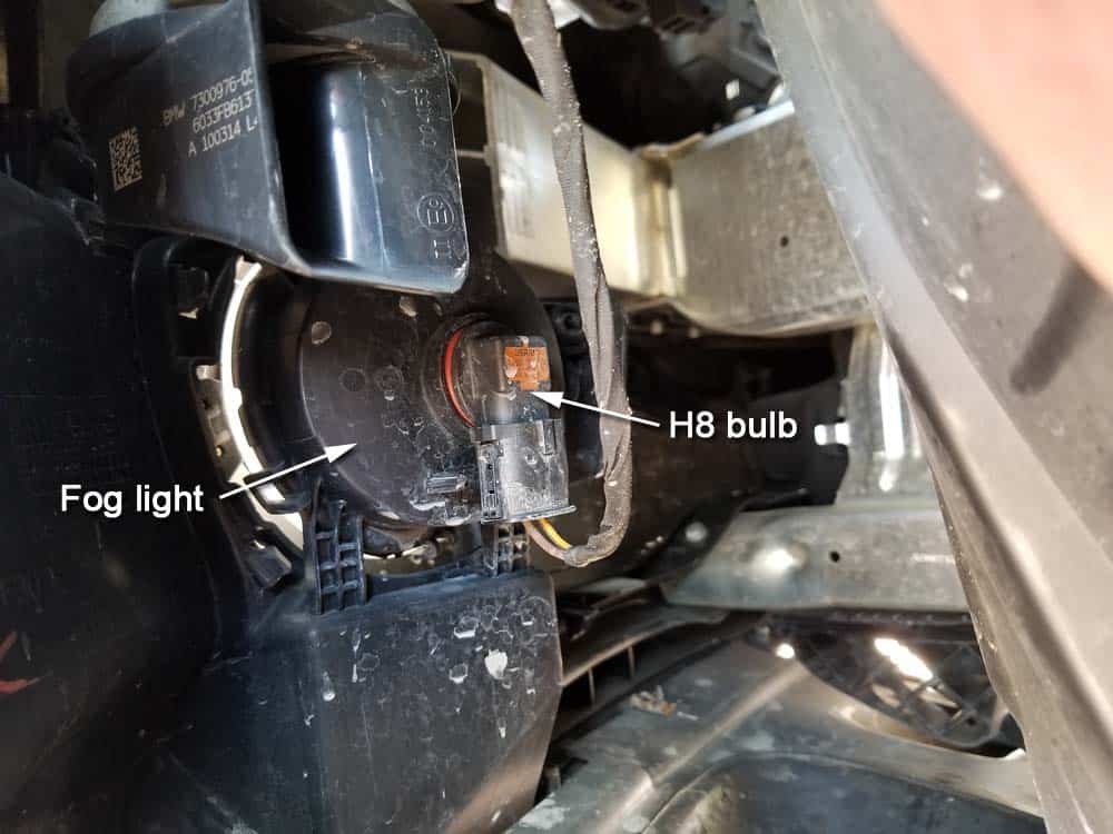 bmw f30 fog ligh bulb replacement - Locate the fog light's H8 bulb
