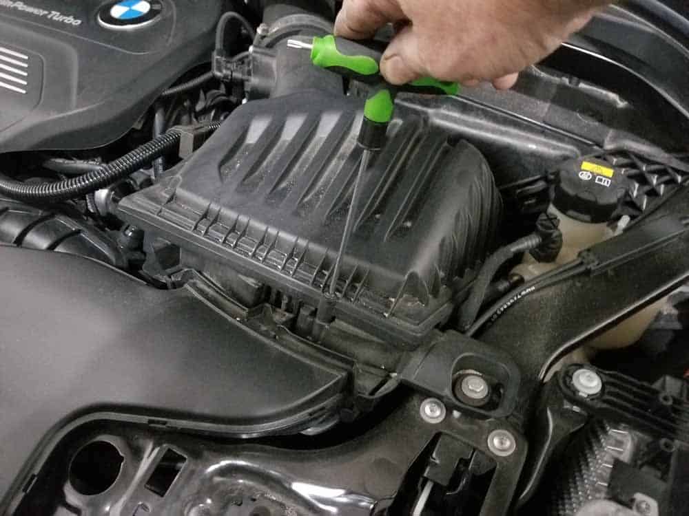 bmw x2 air filter replacement - Remove the three torx screws anchoring the cover