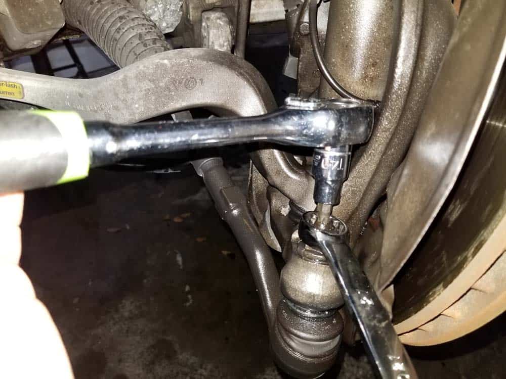 bmw e63 tie rod replacement - Finish removing the lock nut with a T40 socket and 21mm open end wrench